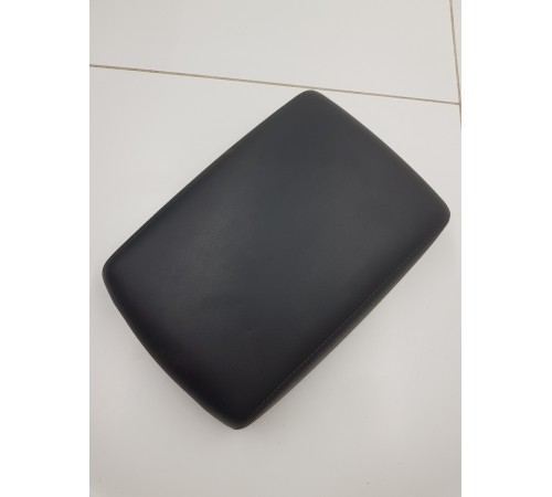 Подголовник центральной консоли