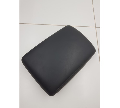 Подголовник центральной консоли