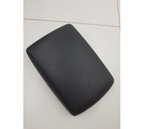 Подголовник центральной консоли