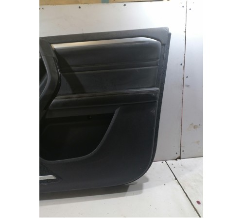 Обшивка двери передней правой