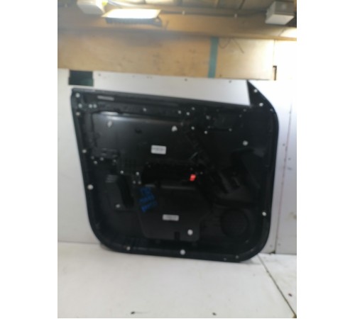 Обшивка двери передней правой