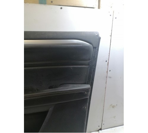 Обшивка двери передней правой