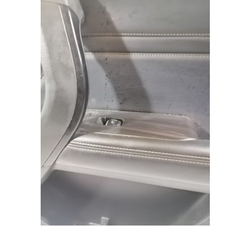 Обшивка двери передней правой