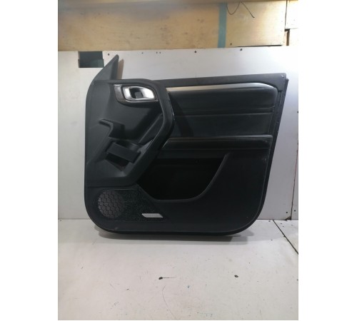 Обшивка двери передней правой