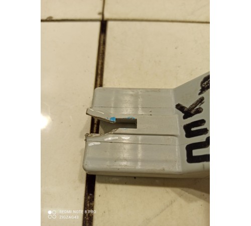 Направляющая стекла двери(передняя правая)