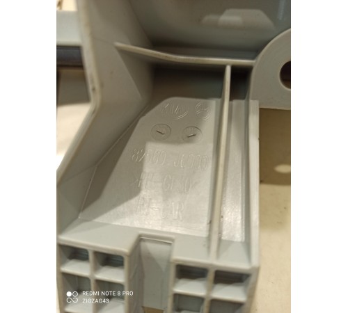 Направляющая стекла двери(передняя правая)