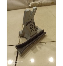 Направляющая стекла двери(передняя правая)