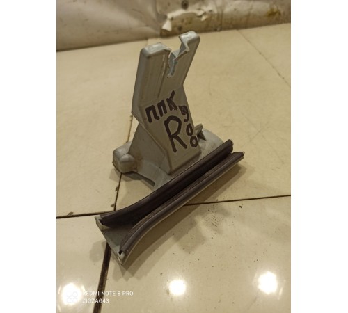 Направляющая стекла двери(передняя правая)