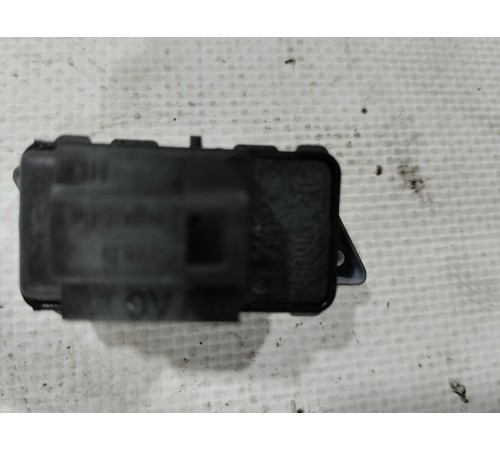 Кнопка центрального замка (передняя правая)