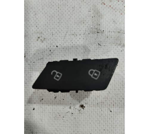 Кнопка центрального замка (передняя правая)