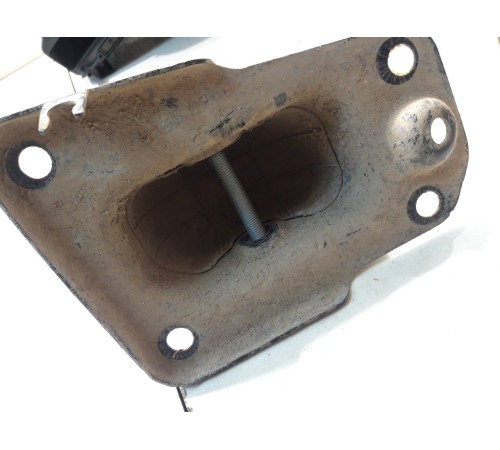 Кронштейн продольного рычага (задний левый)