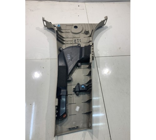 Обшивка центральной стойки (левая, нижняя)