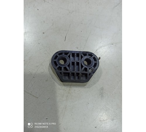 Отбойник крышки багажника левый