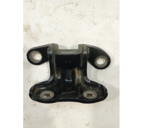 Петля задней двери нижняя