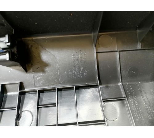 Накладка крыщки багажника верхняя