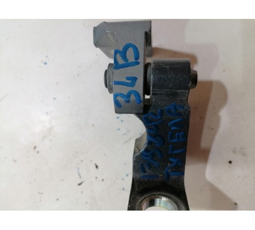 Петля двери задняя левая верхняя