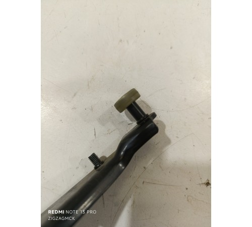 Направляющий ролик левой сдвижной двери