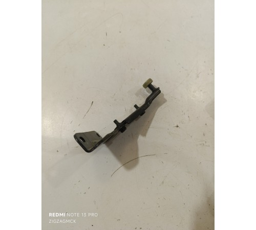 Направляющий ролик левой сдвижной двери