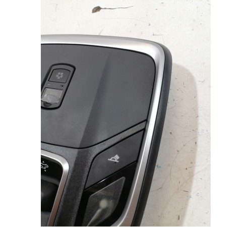 Плафон освещения салона передний