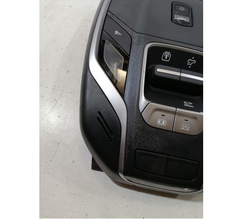 Плафон освещения салона передний