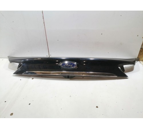 Накладка крышки багажника