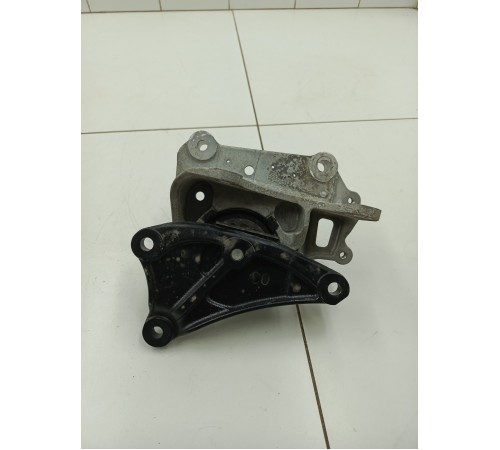 Опора двигателя левая