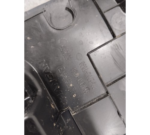 Пыльник крыла передний левый