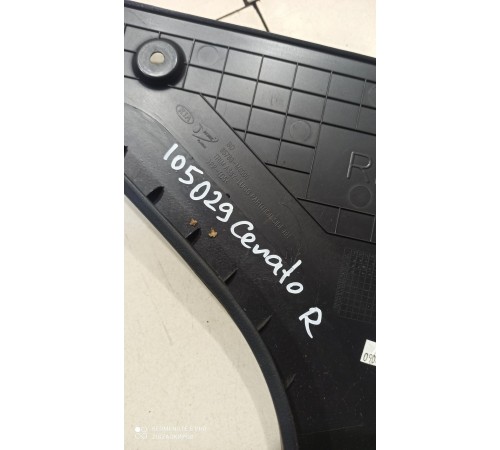 Обшивка багажника правая