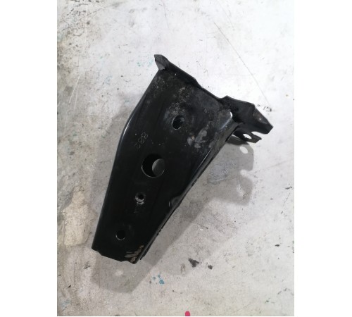 Кронштейн усилителя бампера передний правый