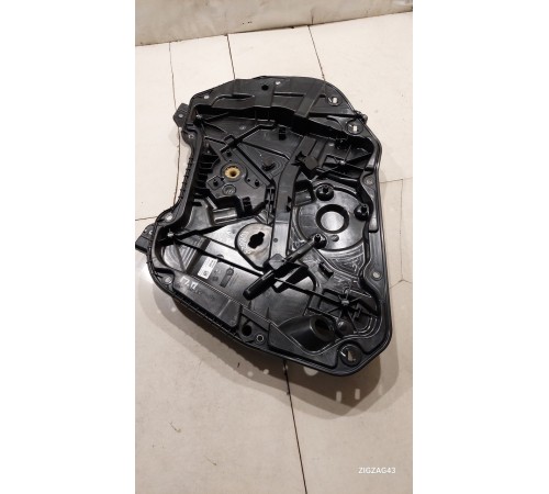 Стеклоподъемник (передний правый)