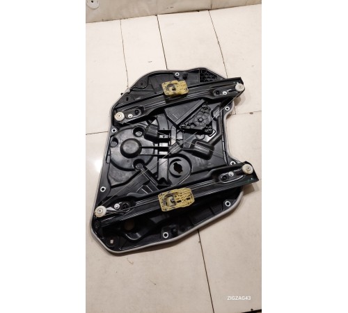 Стеклоподъемник (передний правый)