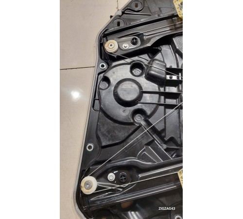 Стеклоподъемник (передний правый)