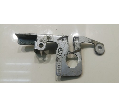 Кронштейн замка багажника