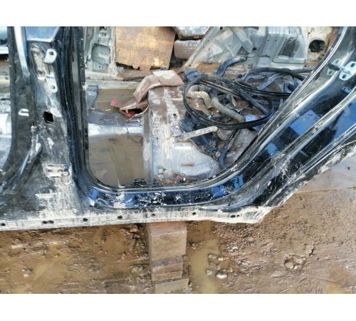 Порог со стойкой левый