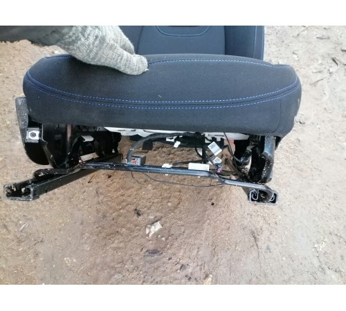 Сиденье переднее правое