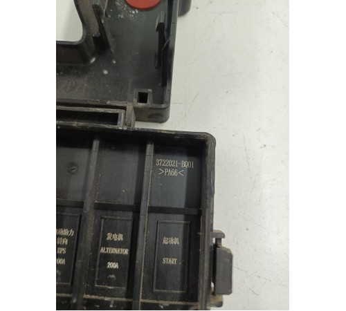 Накладка клеммы аккумулятора плюс