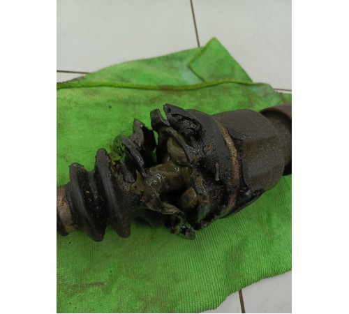 Полуось (привод) передний правый