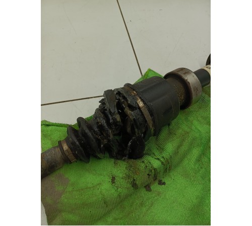 Полуось (привод) передний правый