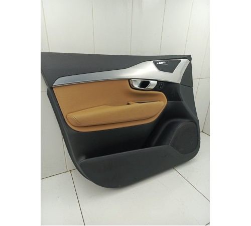 Обшивка двери передняя левая