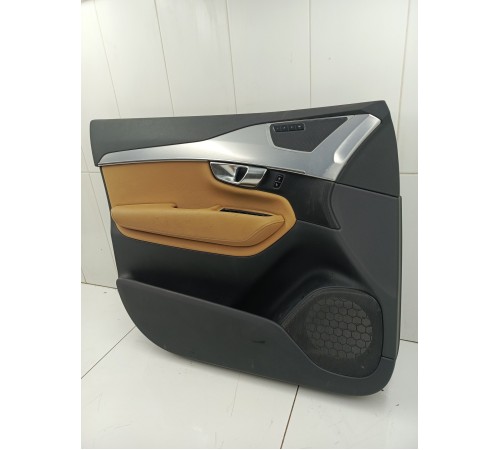 Обшивка двери передняя левая