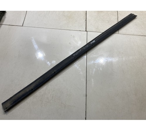 Уплотнитель стекла (передний, правый, внешний)