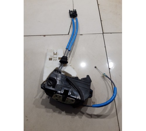 Замок двери (задний правый)