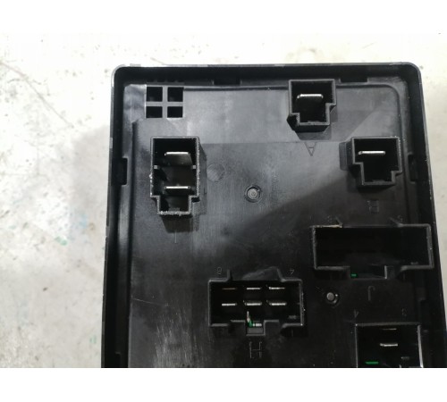 Блок предохранителей и реле