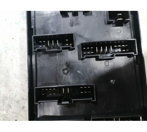 Блок предохранителей и реле