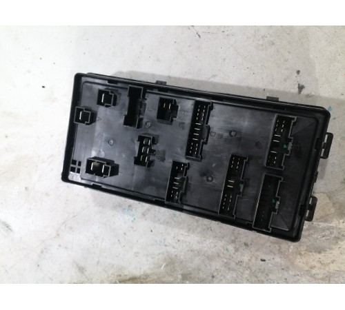 Блок предохранителей и реле