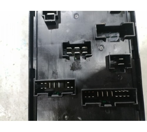 Блок предохранителей и реле