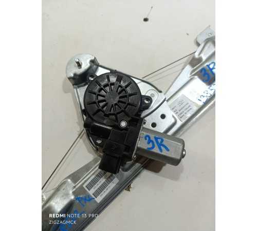 Стеклоподъемник двери задний правый