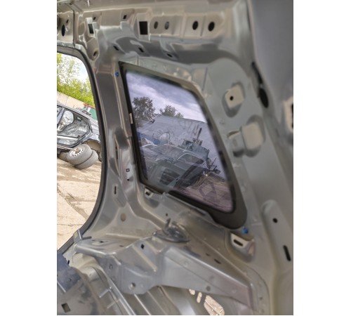 Глухое стекло заднее правое