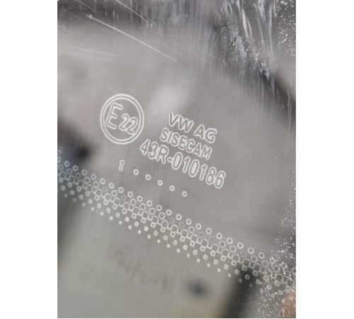 Глухое стекло заднее правое