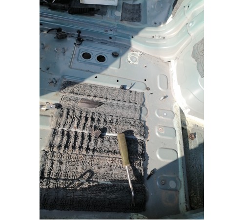 Ниша багажника, запасного колеса